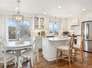 6 Jenkins St, Bristol, RI 02809