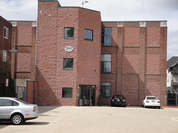 2nd image of 390 Charles St APT 114