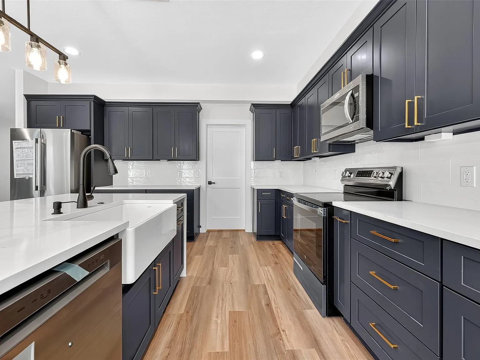 3 bed, 2.5 bath, 2110 sqft, $2,900 — Photo 4