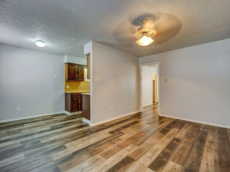 The Oak: 1 & 2 Bedroom Apartments — Photo 1