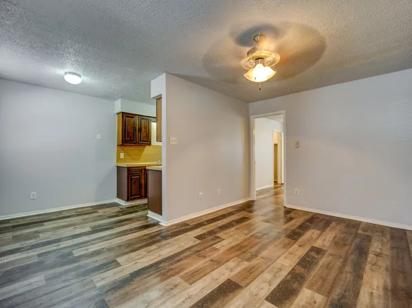 The Oak: 1 & 2 Bedroom Apartments, 2520 N East St APT 3, Fort Smith, AR 72901