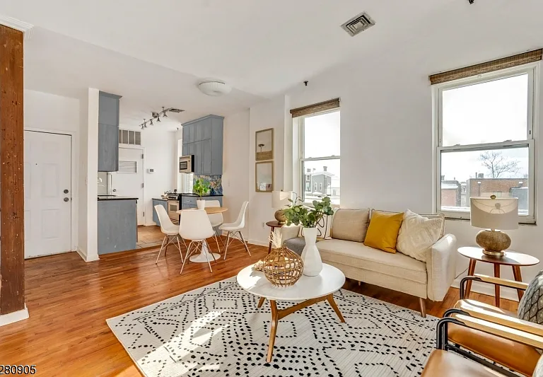 54-60 McWhorter St #307 — Photo 4