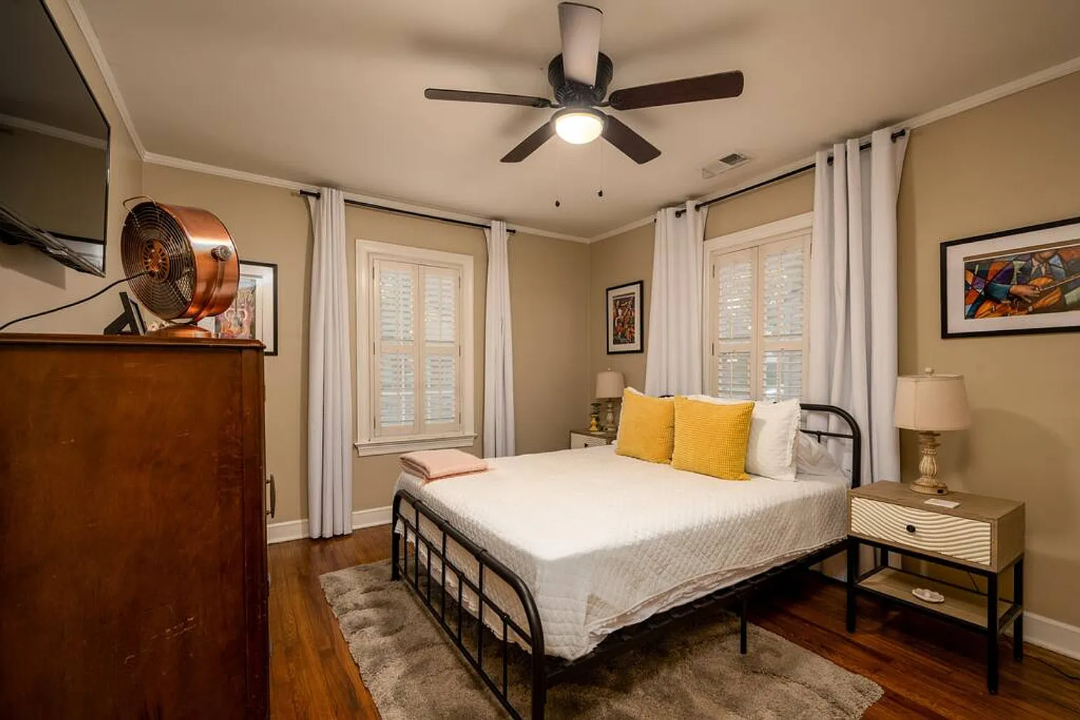 2 bed, 1.0 bath, $2,467 — Photo 3