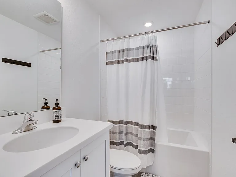 8418 Sperry St — Photo 21