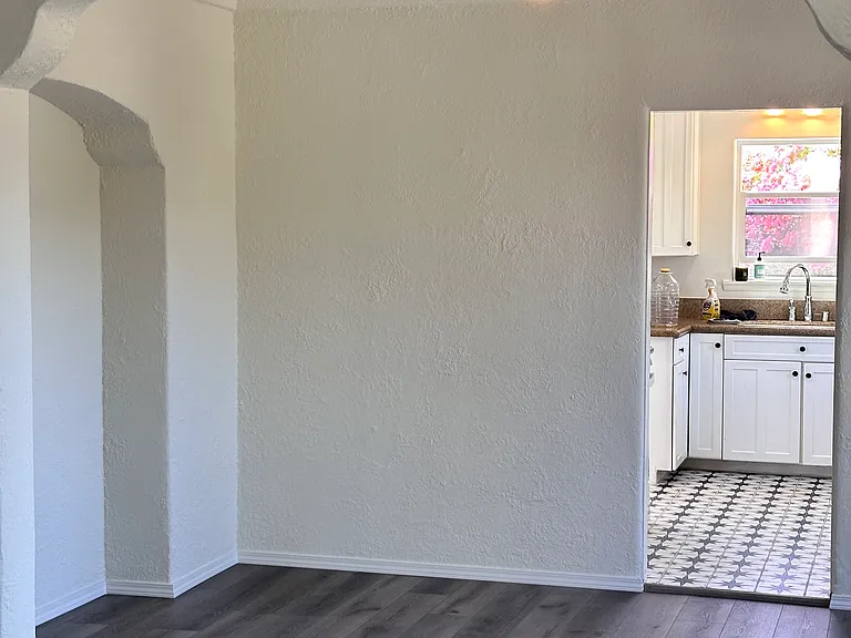 279 Bennett Ave — Photo 3