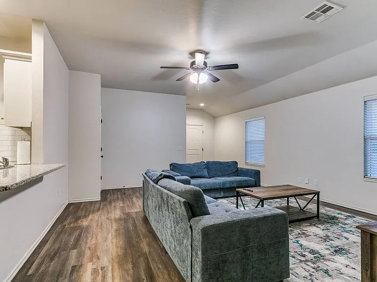 436 Chalk Hill Ct — Photo 7