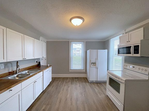 3rd image of 16 Iowa St Unit 16