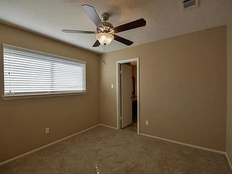 5831 Culross Close — Photo 11