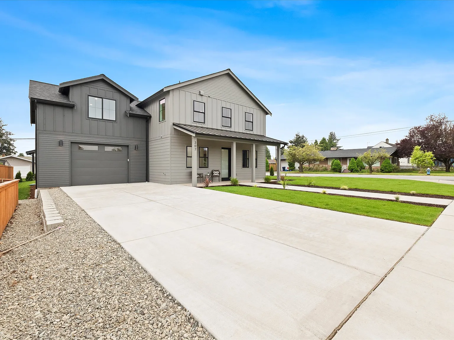 4 bed, 2.5 bath, 2438 sqft, $2,950 — Photo 2