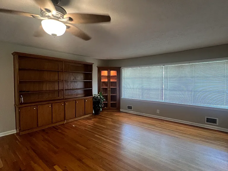 1064 Dallas Hwy — Photo 4
