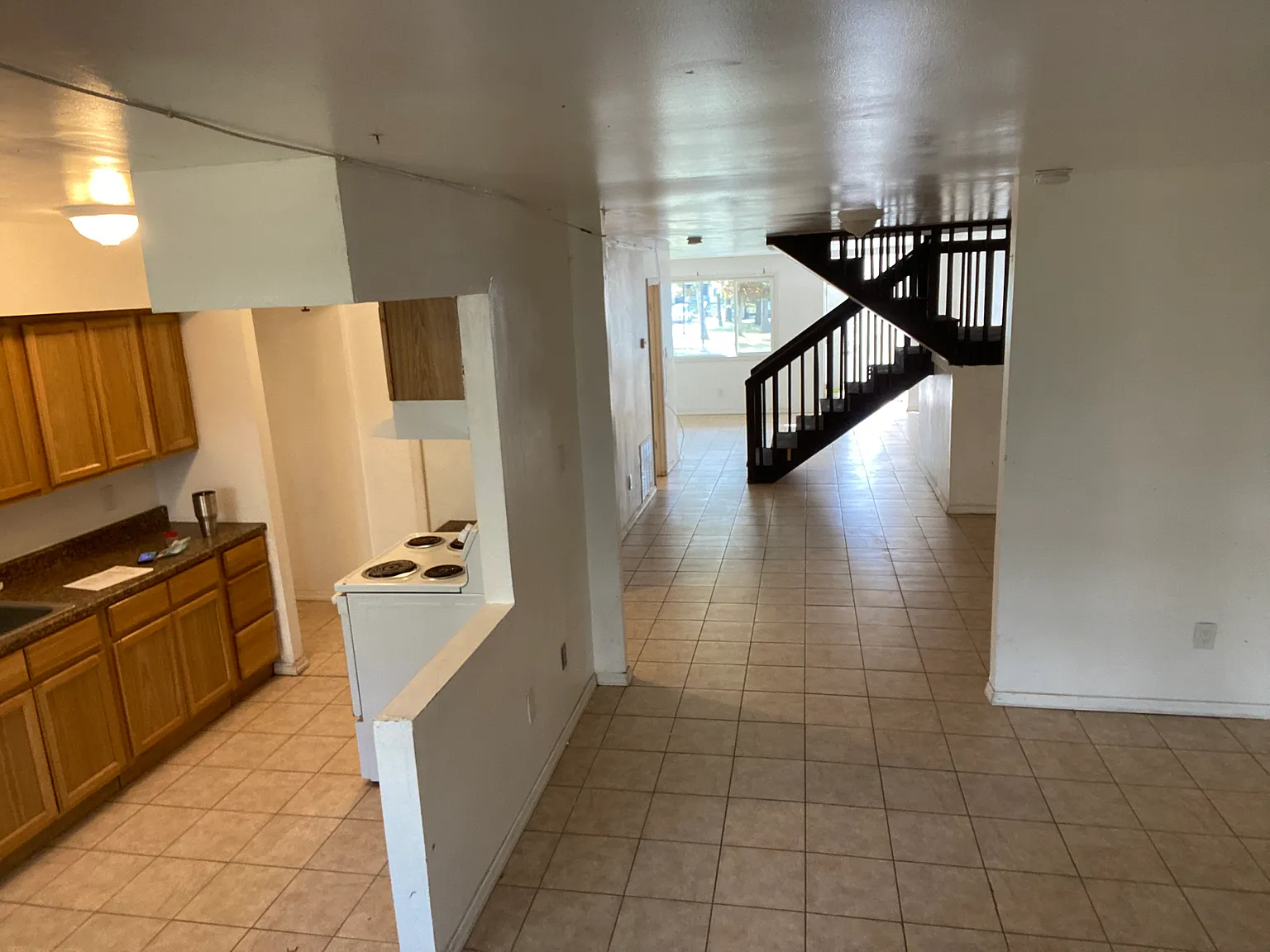 3 bed, 2.5 bath, 1628 sqft, $2,699 — Photo 2