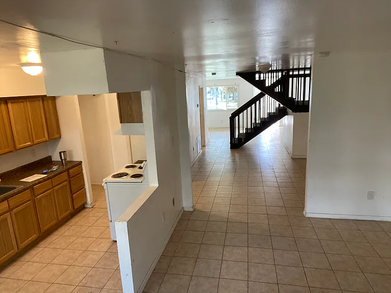 2137 Rhododendron Ct — Photo 2