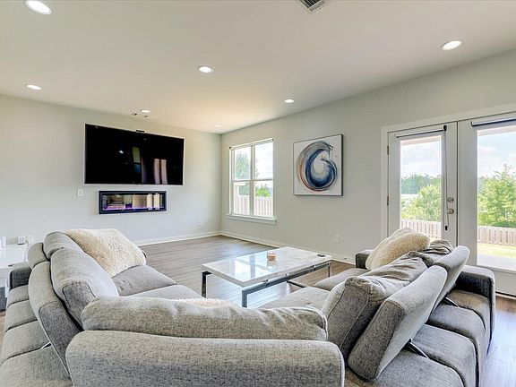 5th image of 453 Bridle Path Rd