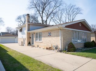 214 S Mount Prospect Rd, Mount Prospect, IL 60056