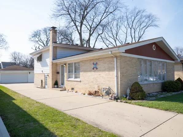 214 S Mount Prospect Rd, Mount Prospect, IL 60056