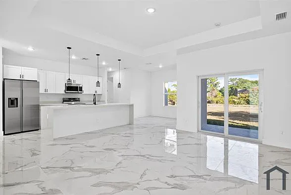 4 bed, 2216 sqft, $2,850 — Photo 2