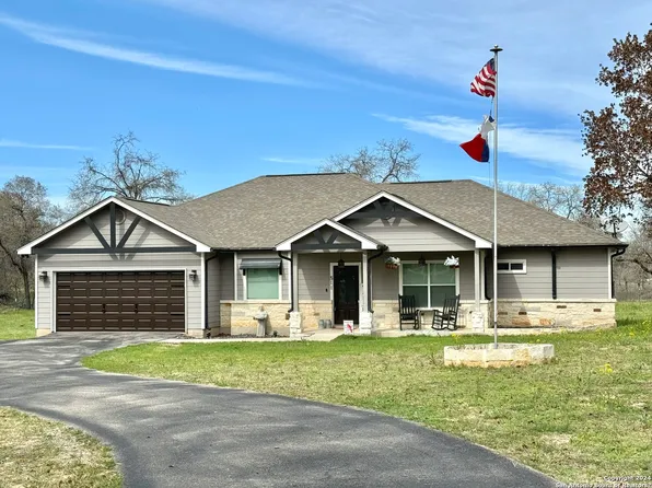 511 CR 6871 E, Natalia, TX 78059