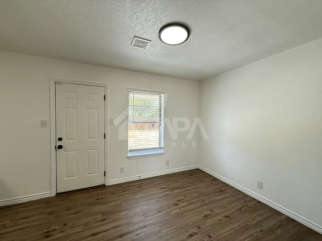 3 bed, 1548 sqft, $2,100 — Photo 4
