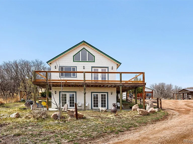 433 W Tomah Rd — Photo 2