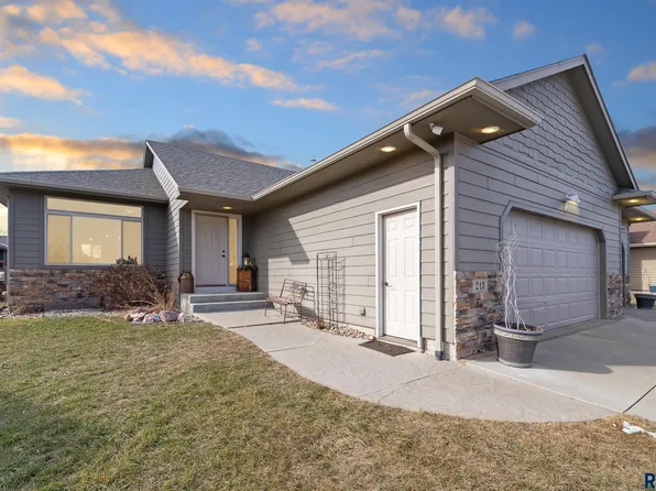 213 S Sunshine Ave, Brandon, SD 57005