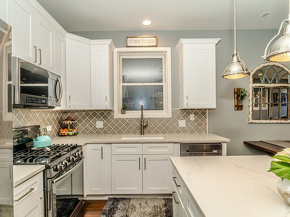 5th image of 824 N Hermitage Ave #2