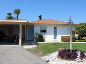 5062 Live Oak Cir, Bradenton, FL