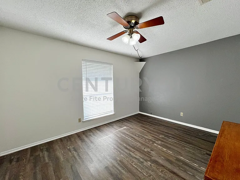 1209 Irwin Dr — Photo 10