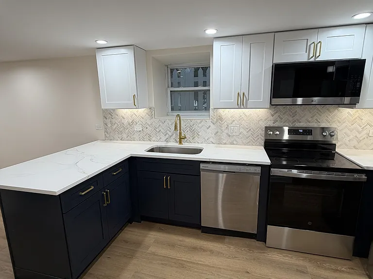 1711 W Henderson St #G — Photo 4