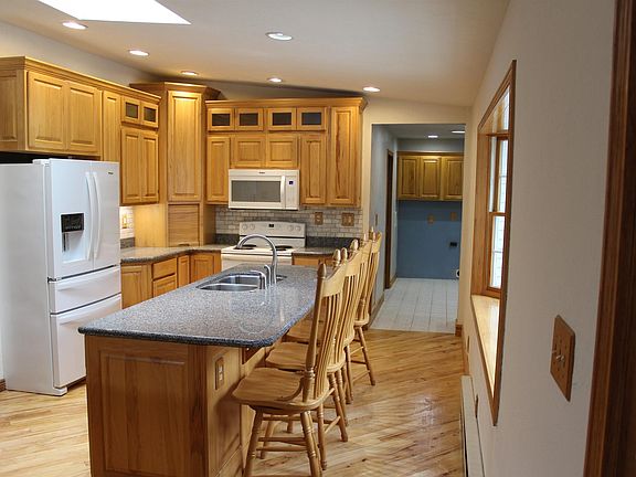 3rd image of 403 S Walnut St