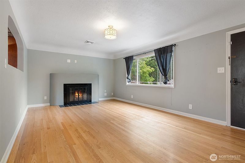5th image of 647 23rd Avenue