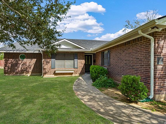 2nd image of 1704 STRAIT LN
