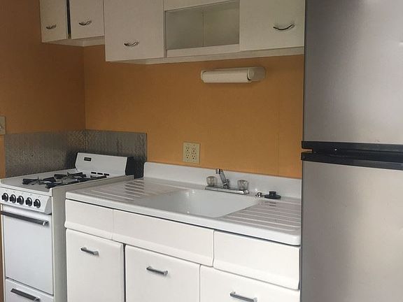 5th image of 339 S Lincoln St APT E