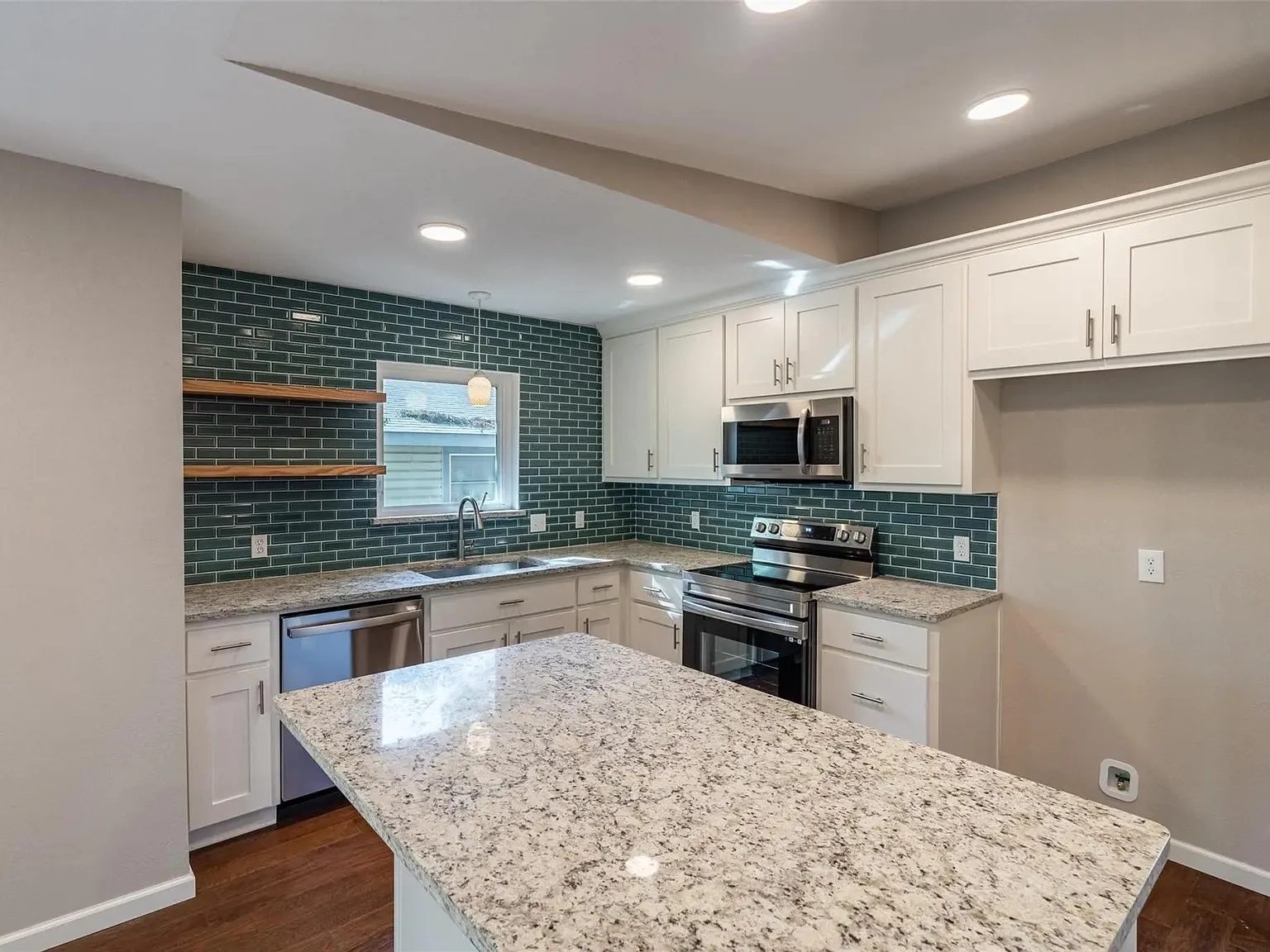 4 bed, 1594 sqft, $1,785 — Photo 4
