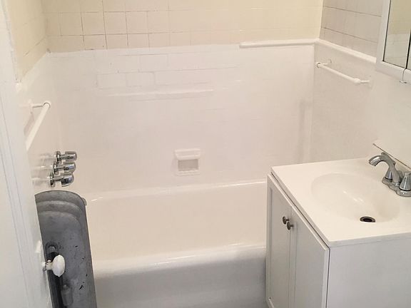 5th image of 3734 N Pine Grove Ave APT 210