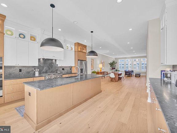 3rd image of 15 Linder Ct