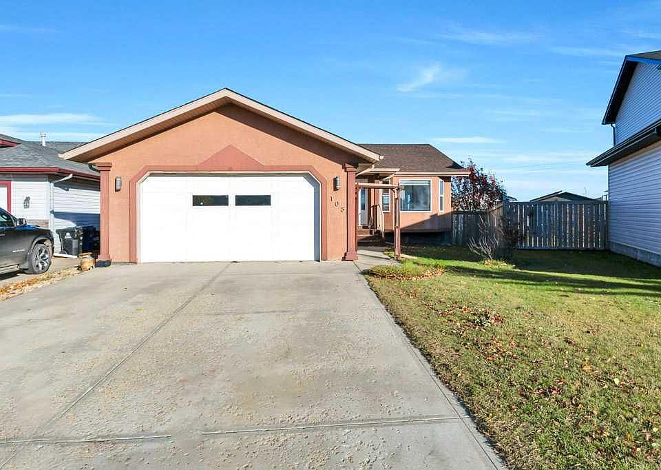 1st image of 105 SW Pondside Cres