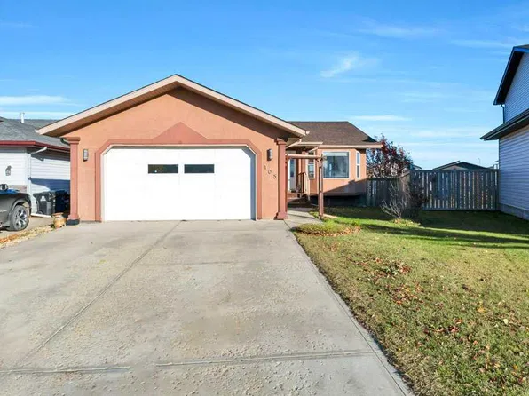 105 SW Pondside Cres, Blackfalds, AB T4M 0G3