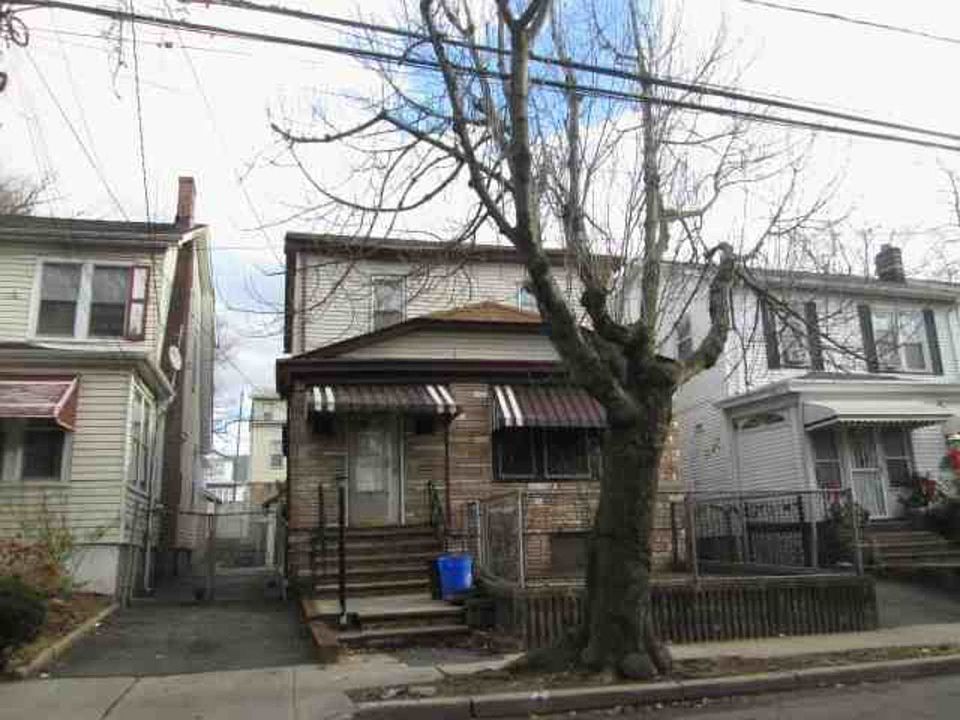 1st image of 160 S Munn Ave