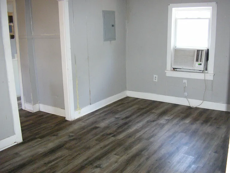 628 Woodford Ave — Photo 15