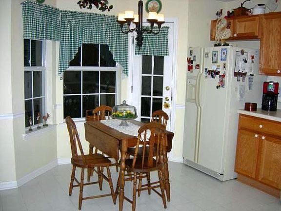 Eat-In Kitchen