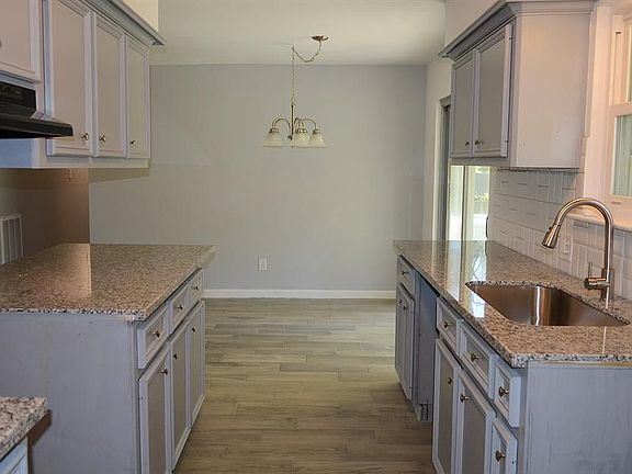 3rd image of 11782 Stonehedge Dr