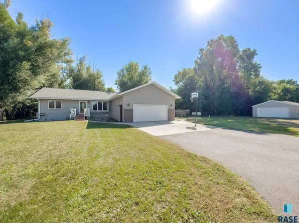 804 Adams St, Hurley, SD 57036