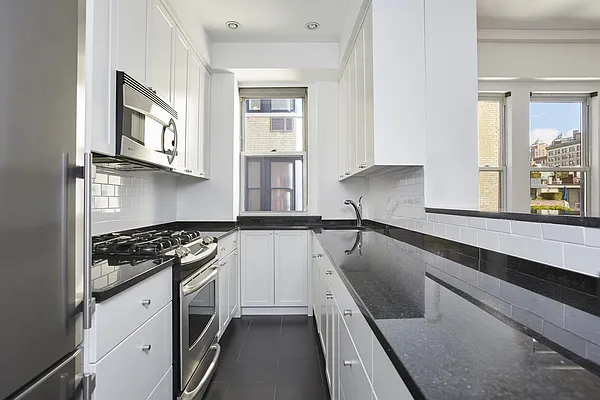 Sold by Compass | media 18