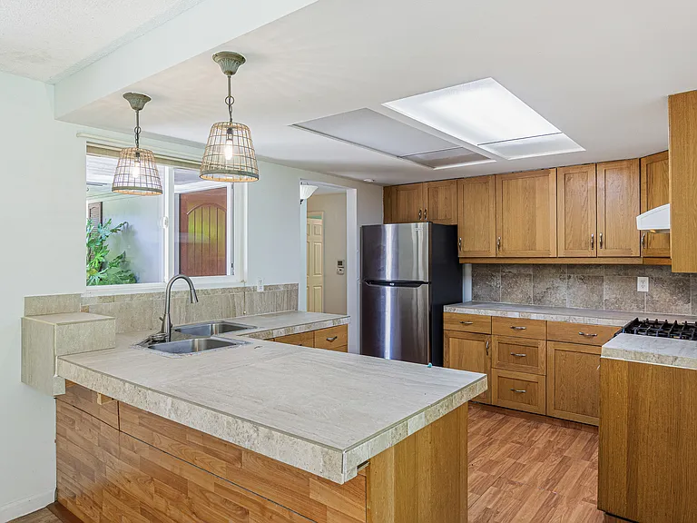 10434 NE 16th Pl — Photo 11