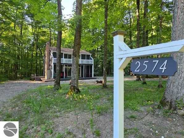 2574 Banhof Ln, Bellaire, MI 49615