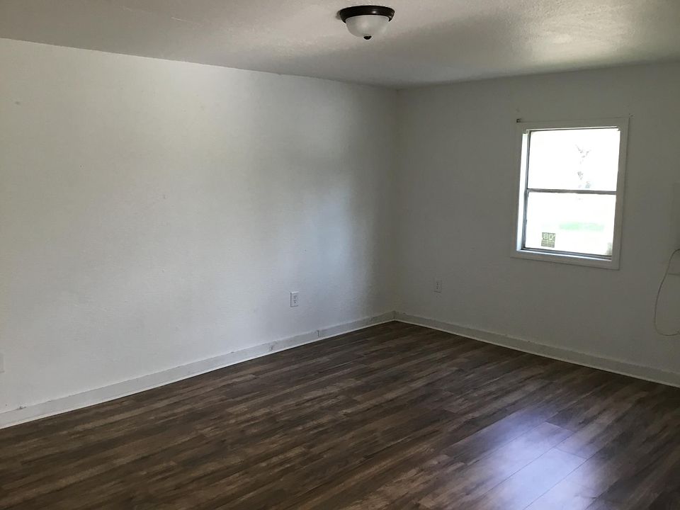 2nd image of 6062 E Railroad St
