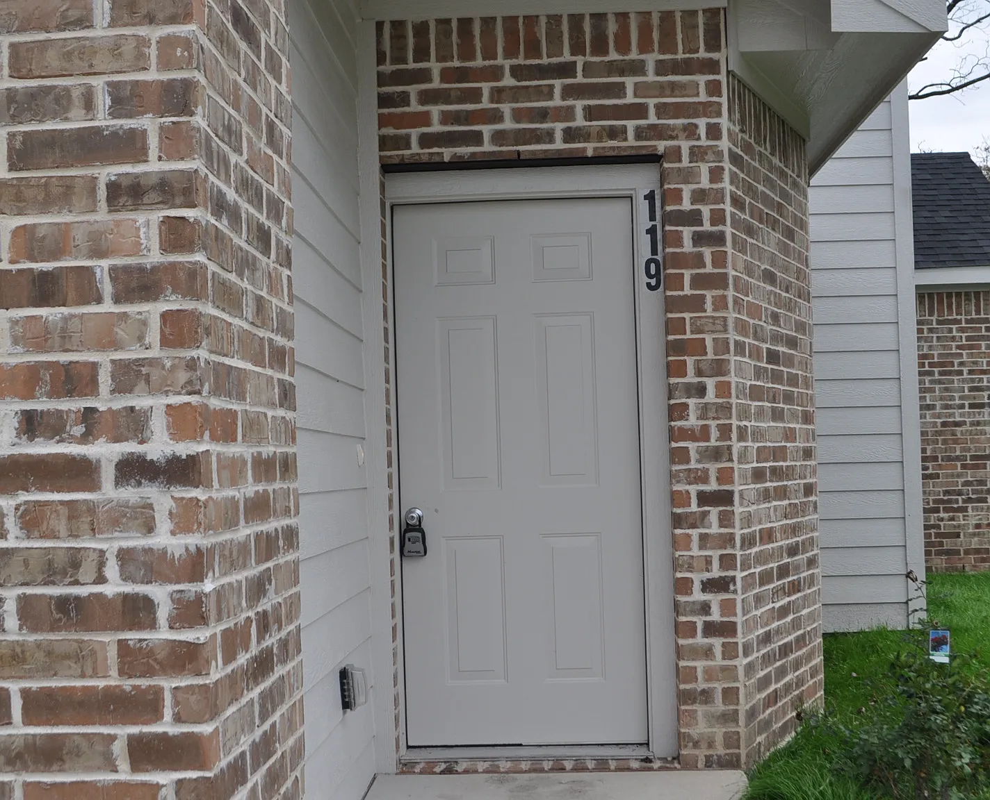 4 bed, 2386 sqft, $2,200 — Photo 4
