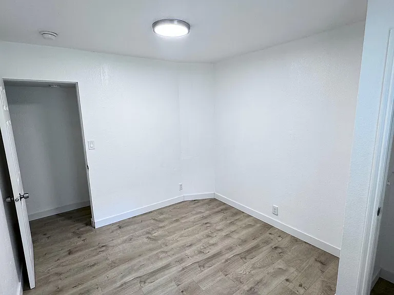 1008 S Lake St — Photo 4