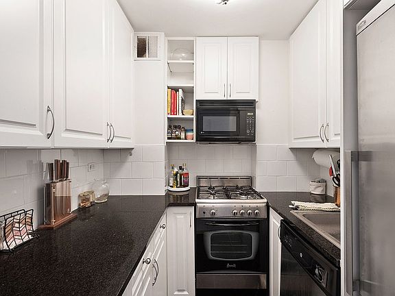 2nd image of 333 E 66th St APT 7R