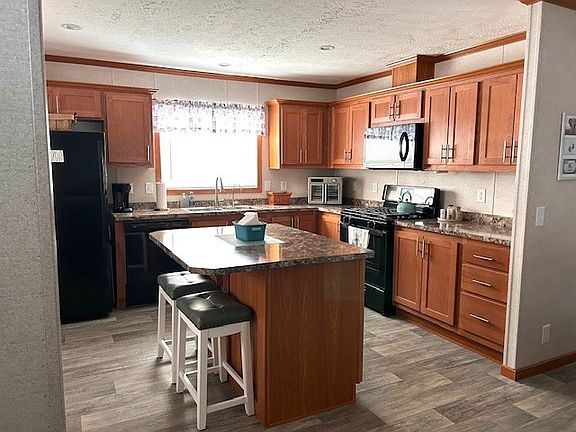 3rd image of 24 Meadow Ct